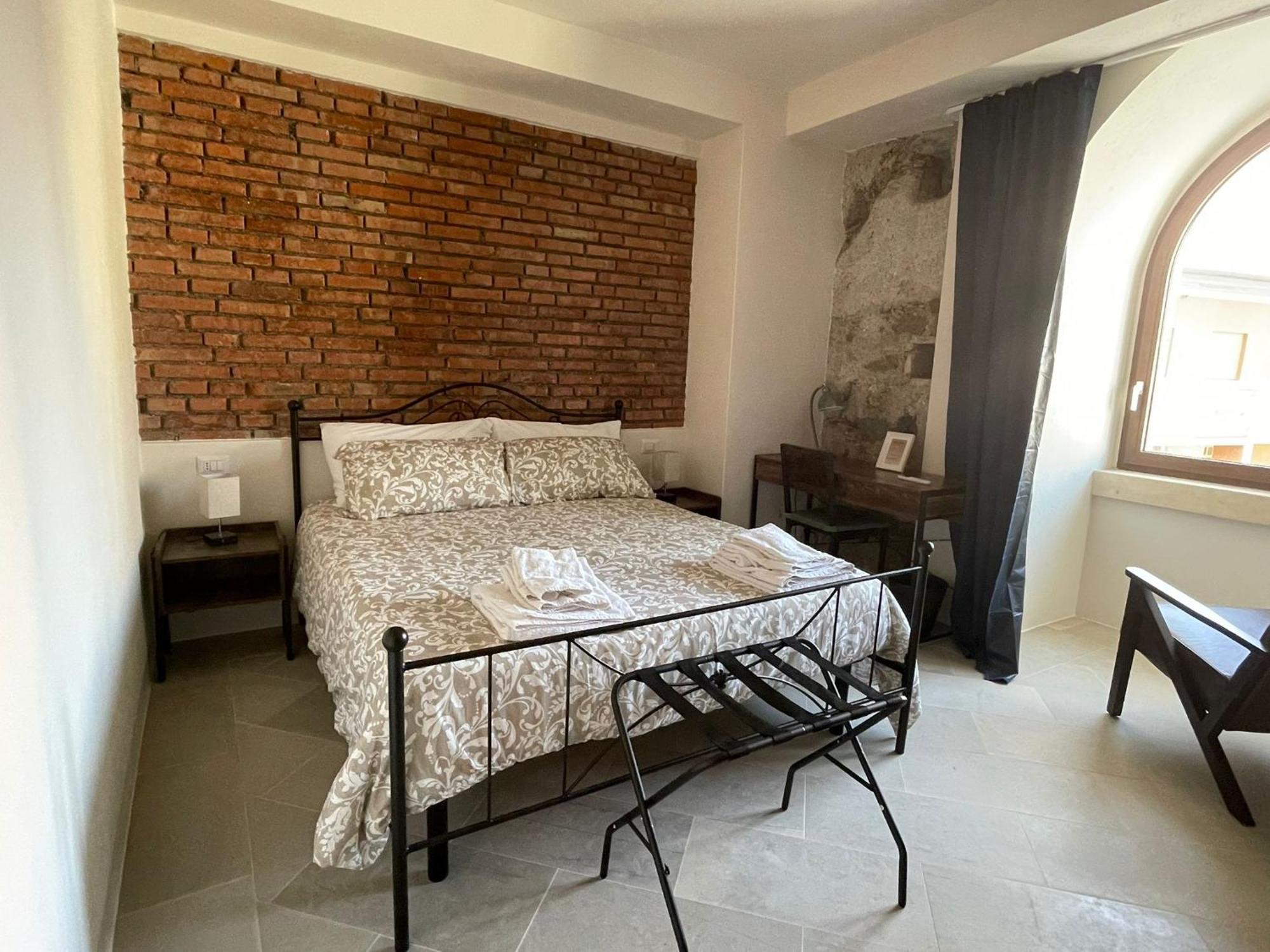 Castello D'alcontres 3 Stelle Couette-café 3*